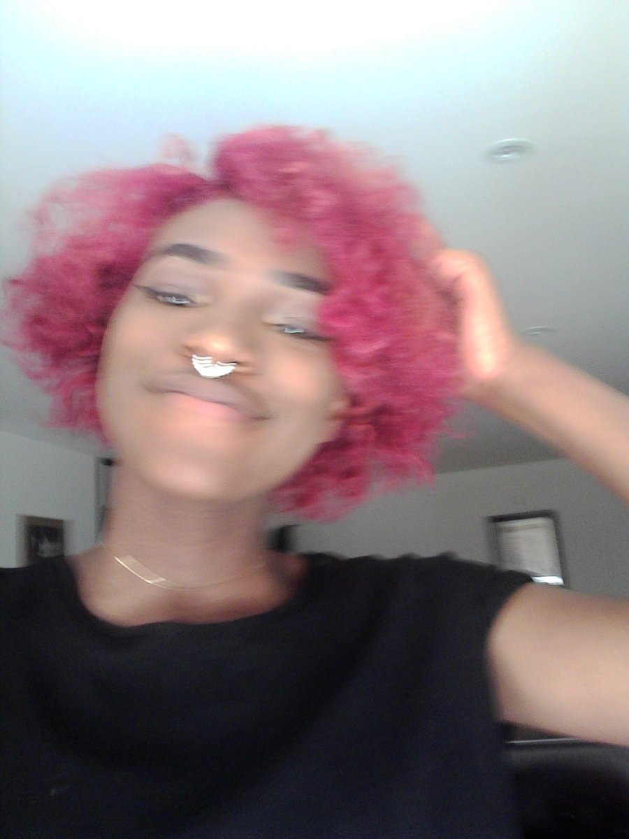 kyliedarl's tweet photo. yo not like anyone cares but I have pink hair therefore I'm almost not ugly https://t.co/9nUrjSpzCc