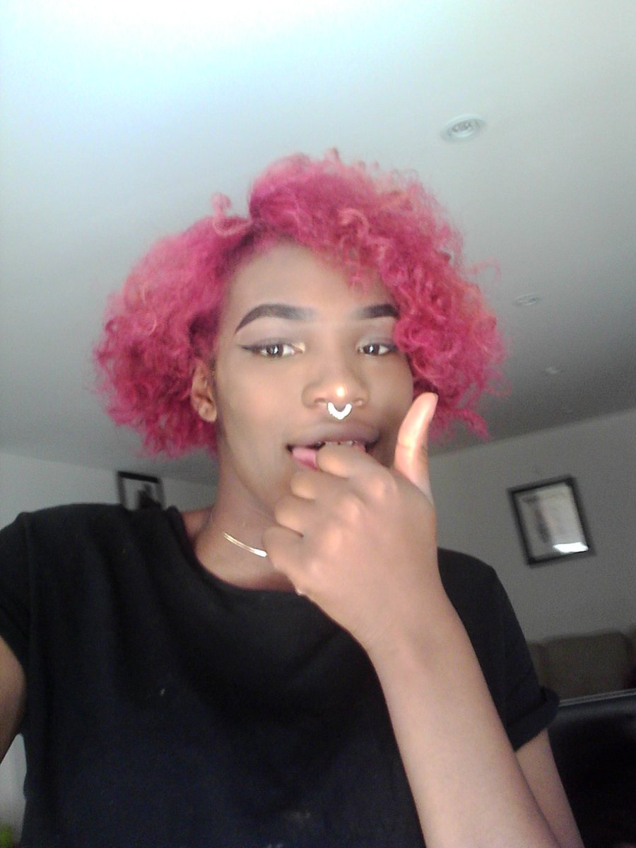 kyliedarl's tweet photo. yo not like anyone cares but I have pink hair therefore I'm almost not ugly https://t.co/9nUrjSpzCc