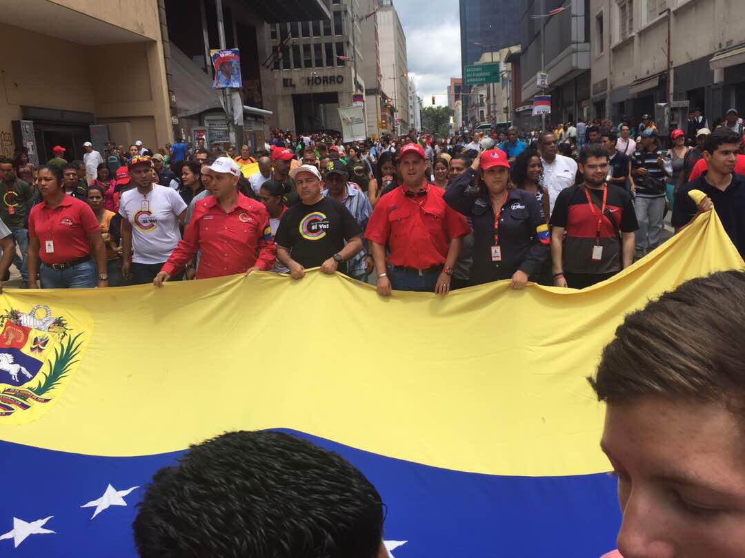 torrealbaf's tweet photo. Listos para enfilar la marea tricolor de este majestuoso cierre de campaña hacia la ANC @NicolasMaduro @TareckPSUV #VenezuelaVotaEn4Días https://t.co/SATUxbMZVD
