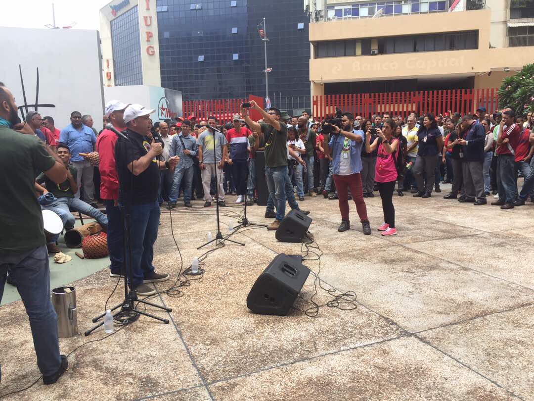 torrealbaf's tweet photo. Listos para enfilar la marea tricolor de este majestuoso cierre de campaña hacia la ANC @NicolasMaduro @TareckPSUV #VenezuelaVotaEn4Días https://t.co/SATUxbMZVD