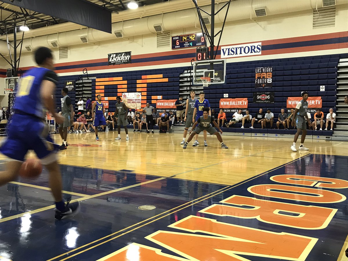 Grady_Dodson's tweet photo. Splash City 17 playing in front of 40 college coaches at 9:40 am @SplashCity_UAA https://t.co/gixwbYugB2