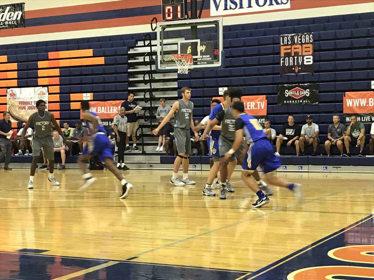 Grady_Dodson's tweet photo. Splash City 17 playing in front of 40 college coaches at 9:40 am @SplashCity_UAA https://t.co/gixwbYugB2