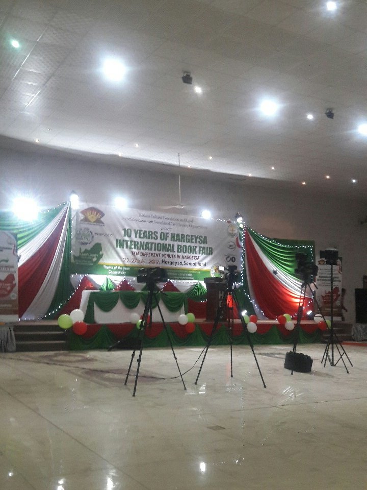 tirsity's tweet photo. Couldn't be anywhere #HIBF2017 @Gulaid hotel closing night  #Connectivity #Danace #Art @JamaMusse @Gobannimo stage is ready 2kill the dance https://t.co/Q9IpyPW7gI