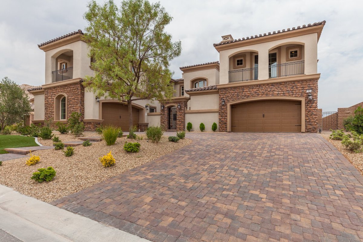 TanyaSmithRE's tweet photo. Open House Saturday 1-4pm and Sunday 11-3pm. 84 Olympia Chase!
#southernhighlands #lasvegasluxuryrealestate https://t.co/bHvpQg5Uhm