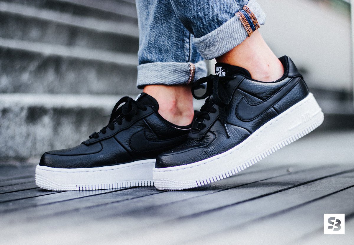 Sneakerbaas's tweet photo. Shop now! https://t.co/JF33YOIEKF #SneakerBaas #BaasBovenBaas #Nike #UpStep https://t.co/UivMPGivgY