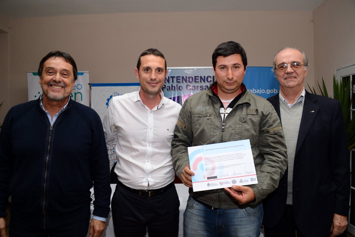 Perez_Cdad's tweet photo. Felicitaciones a los cientos de jóvenes que se capacitaron. Ayer se realizó el cierre de ciclo de los cursos y la entrega de certificados. https://t.co/MrRqmiyZQE