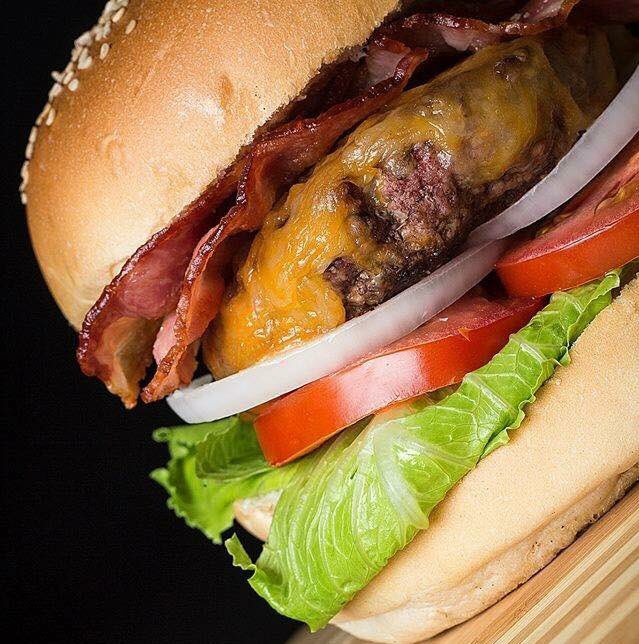 Si este fin andan por Atizapán y tienen ganas de una Chris P. Bacon, cáiganle a Expo Solinari para quitarse el antojo #TocinoramaLosAma