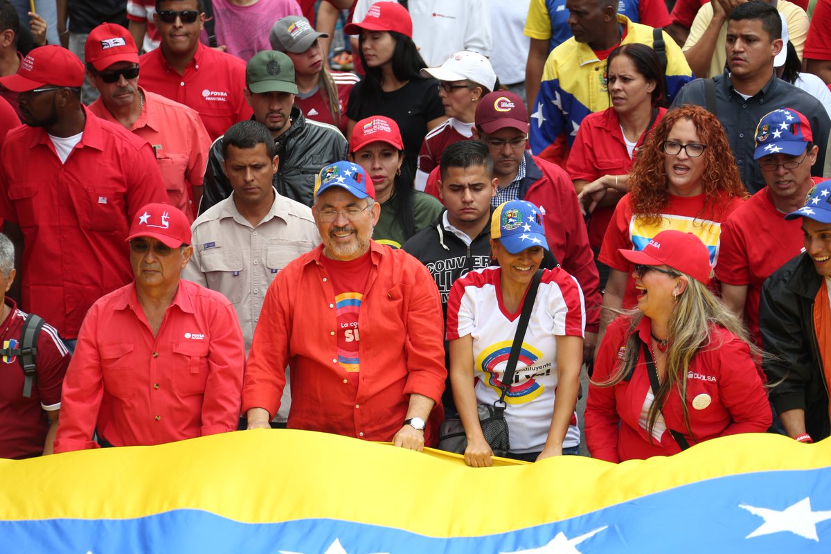 MHidrocarburos's tweet photo. #FOTOS | Asi transcurre el cierre de campaña por la ANC con los trabajadores petroleros #VenezuelaVotaEn3Dias https://t.co/9iBrfHTF7Z