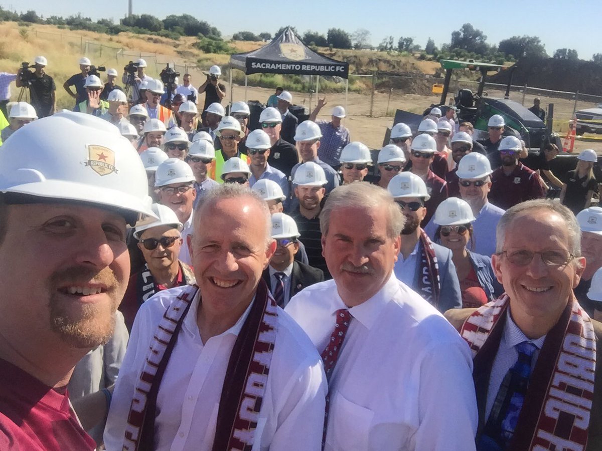 SacRepublicFC's tweet photo. Hard hat selfie! 📷#MakingGround #BringItHome #construction #hardhatselfie #indomitablecity #mls https://t.co/3pFS4clclg