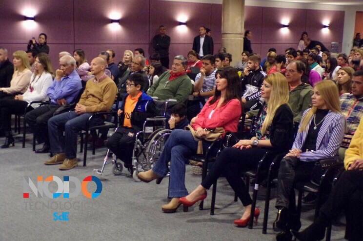 mudovazquez80's tweet photo. Nutrida charla compartida con @matiarmando @JMLegui organizado x @CreoSantiago y Cyac https://t.co/A5ntUa3fQZ