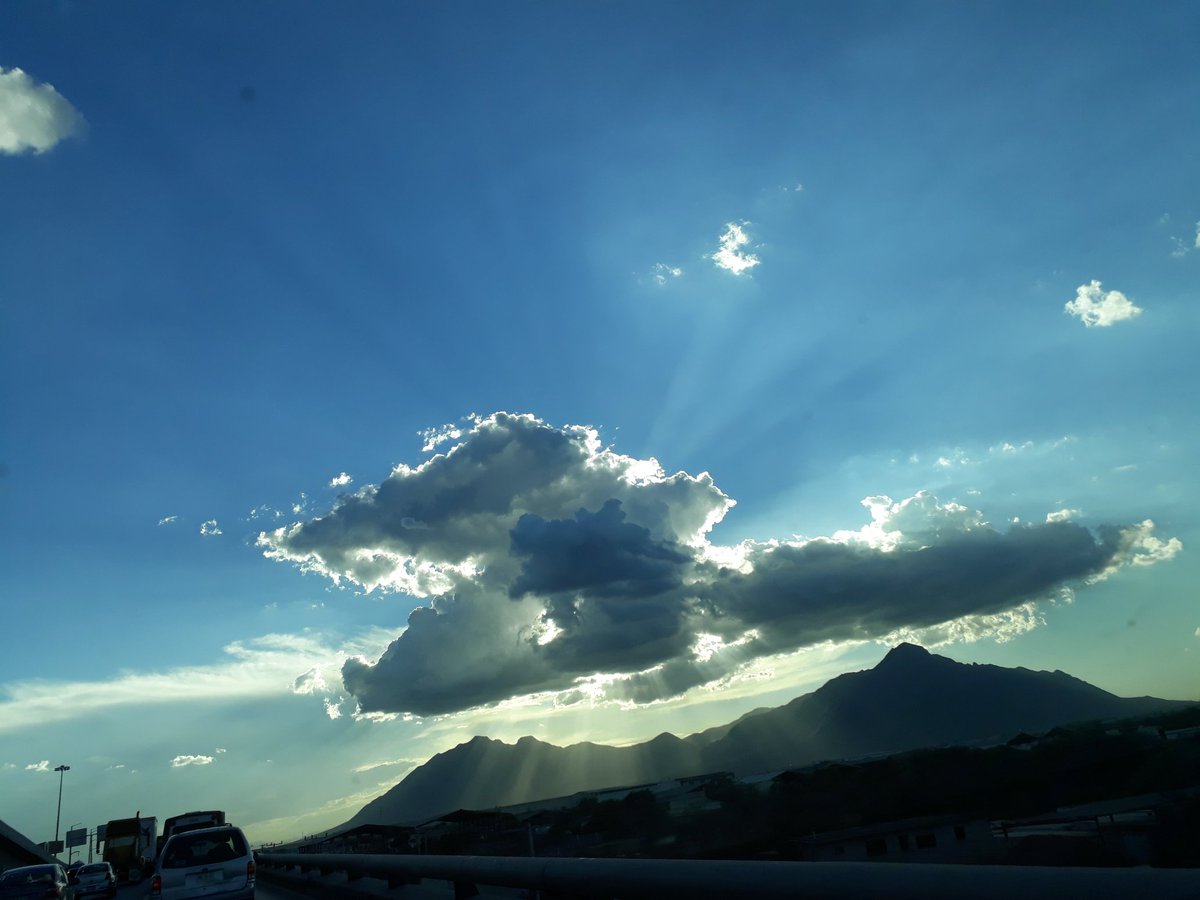 cesarfloresf's tweet photo. #Cielo #Sky #Nubes #Clouds #Sol #Sun #SinFiltro #NoFilter #CesarFlores #KeepOnRokin' #🤘 https://t.co/0pcStDeFQr