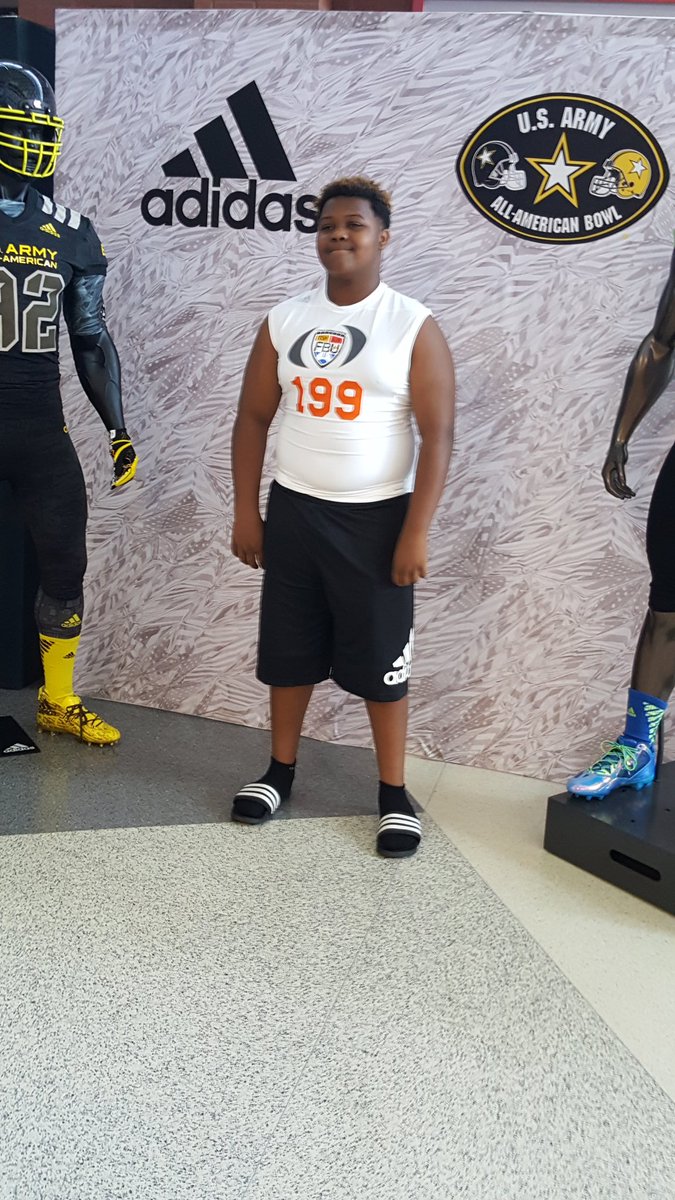 Queenshima's tweet photo. @_UnderTheRadar_ 2023 Participant in South Carolina FBU TOP Gun! https://t.co/8OvwuqCwyV
