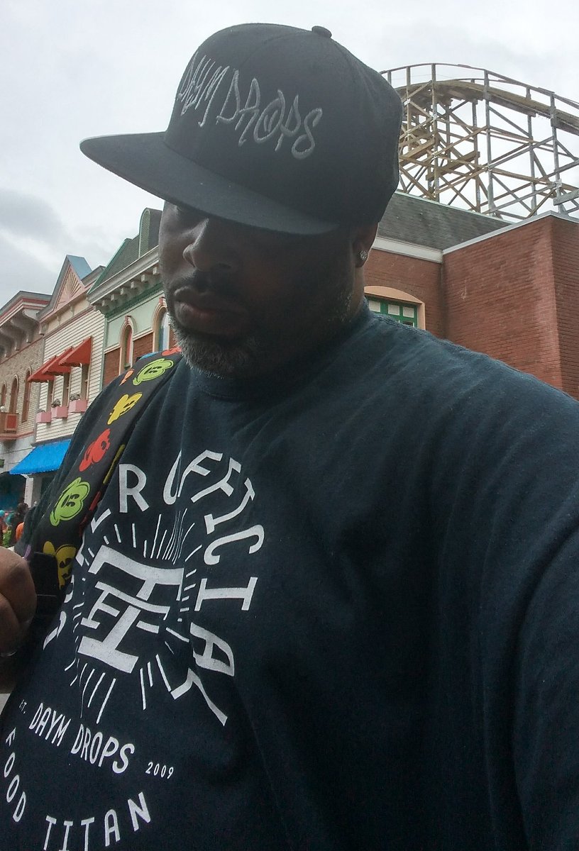 DaymDrops's tweet photo. Out here at @LakeCompounce with the Fam, getting Mad Wild Crazy Love from the #FoodieFam!! 💯 #AlwaysApproachable in these streets 😁 https://t.co/WwgcNIP58h