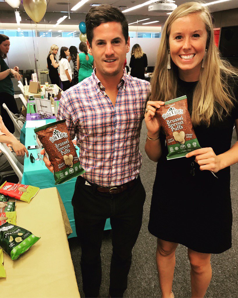 PHSNewYorkCity's tweet photo. #Goodhealthyfun today at @NBCUniversal !#Massage #HealthyEating @myveganrobs #breaktime #NYC https://t.co/qxYRwgHv2H