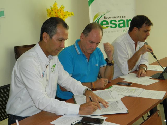 ICA y <a href="/gobcesar/">Gobernacion Cesar</a>  firmaron convenios para controlar y prevenir rabia bovina y encefalitis equina venezolana ow.ly/g1tH30dXNd5