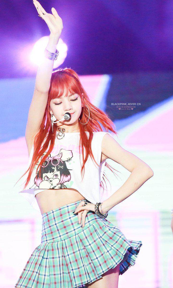 Выступление блэк пинк лиса. Лиса блэк блэк пинк. Лалиса манобан свалла. Лиса блэк пинк 2021. Black pink lisa.