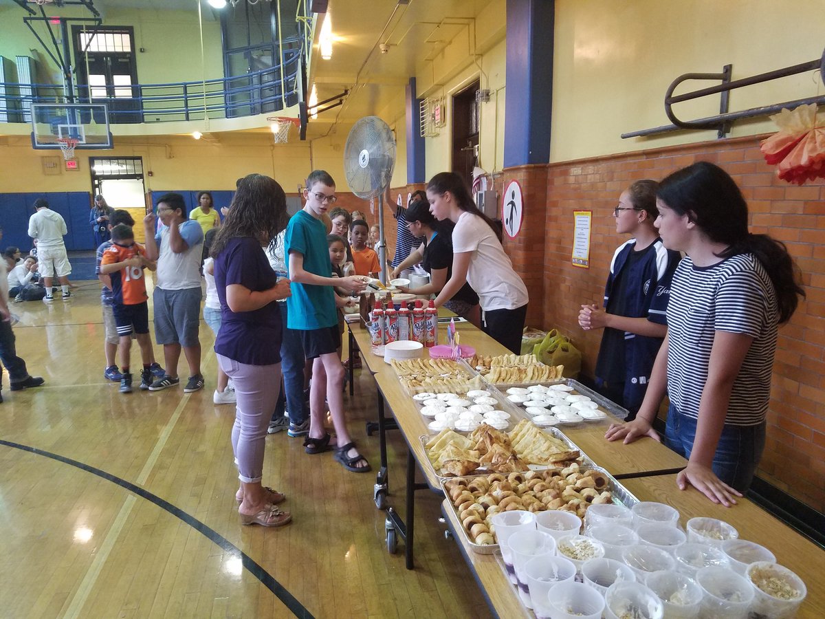 _Chef_Monty's tweet image. @WeehawkenTSD End of the program ice cream party #summerenrichmentprogram #weecook lots to eat and enjoy!