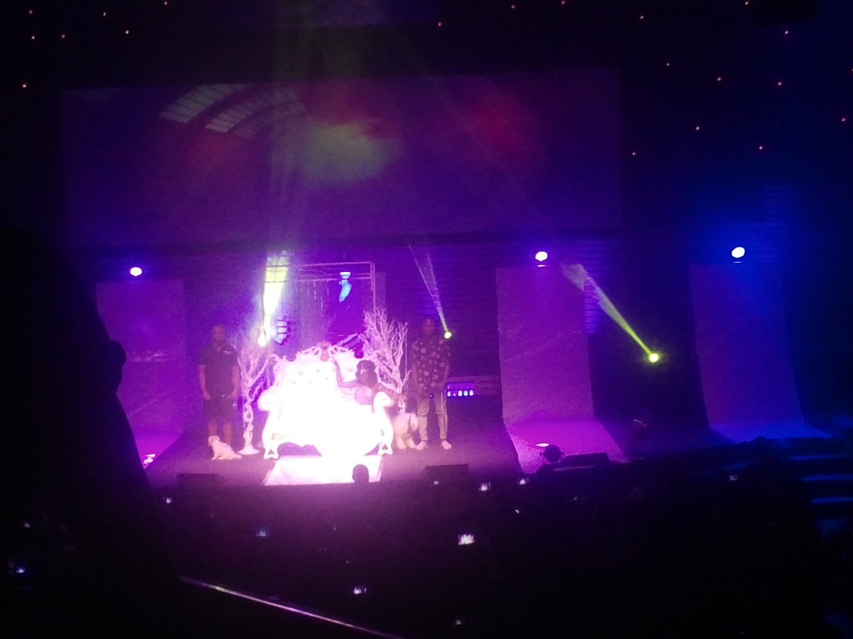 rachealmire's tweet photo. Zabuli killing it like a slay queen #PowerfmPresents happening now @watotochurch @powerfmuganda @BNantale https://t.co/Ldt9IQm2L1