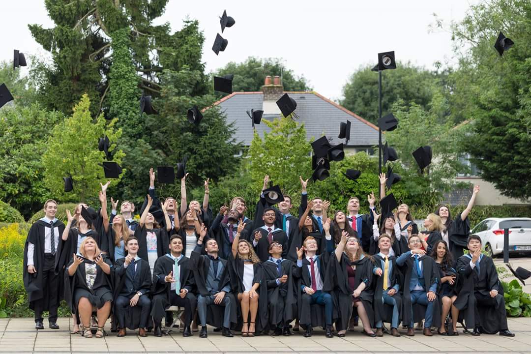 yoshkumar's tweet photo. Graduation was an incredible day 🎓🎓 Southampton you'll be sorely missed https://t.co/t80izbbhe1