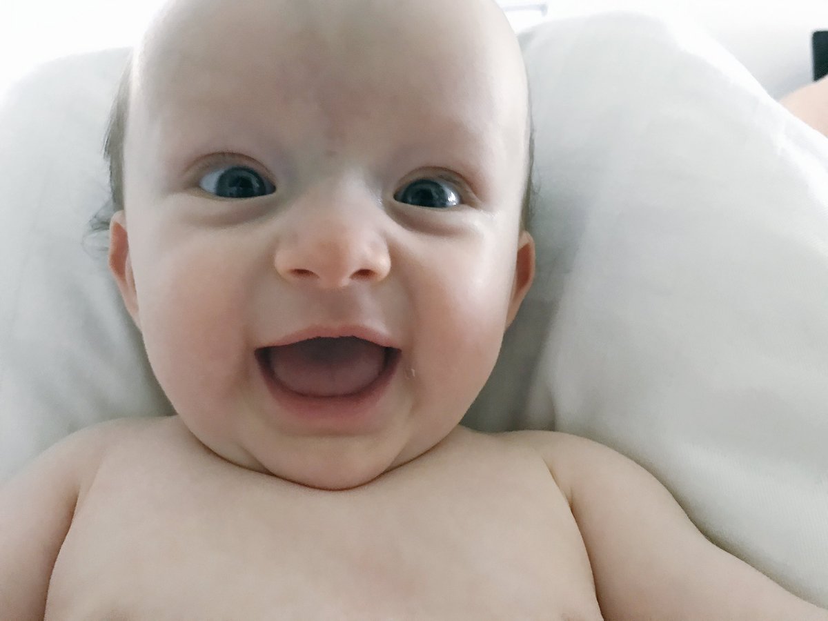 Okbabyyt's tweet photo. Cuddles 💛 https://t.co/zAiZYgTANK