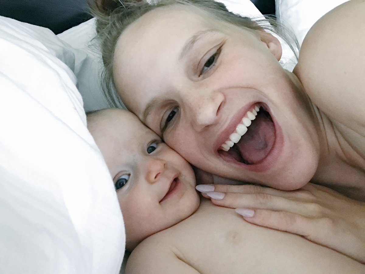 Okbabyyt's tweet photo. Cuddles 💛 https://t.co/zAiZYgTANK