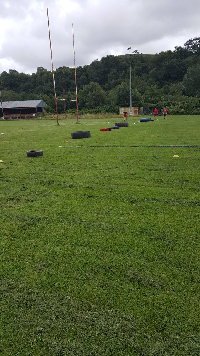 gebj09's tweet photo. All set out ready for a testing session @CwmafanRugby #tyres #powerbags #bearcrawls https://t.co/zx2WdwDqIT