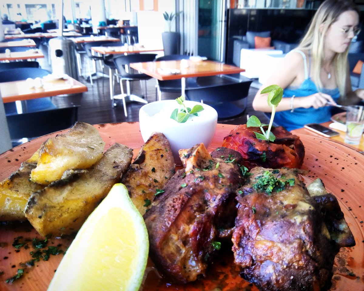 jamescapetown's tweet photo. @jettingaround A2 INSANELY pretty city with #beaches, #mountains yet swinging #food and club scene...DEF worth a long plane ride! 😎💝✈😁🌍 #JAchat #travel https://t.co/yudFUVvxp0