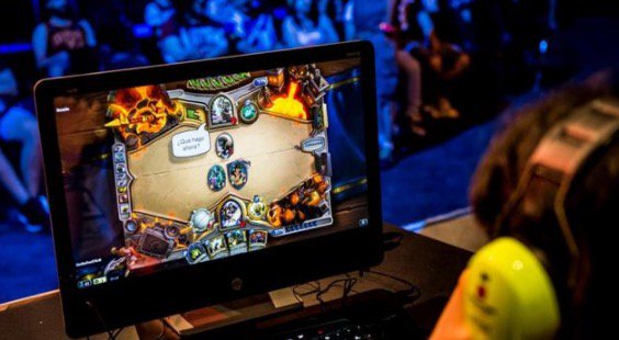 eldiarioes's tweet photo. Fantasía, cartas y azar: ¿es Hearthstone un esport? https://t.co/RKfHKxMoCu Por @BorjaMDiez en @ping_ https://t.co/J0ijW2ypFh