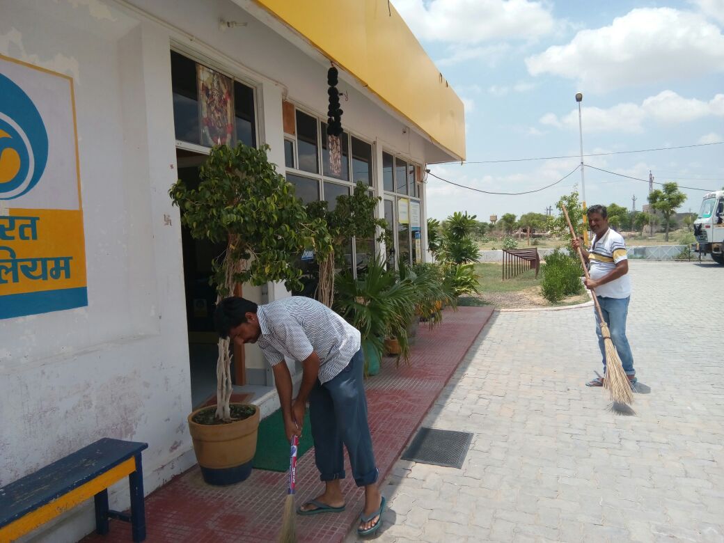 BPCL_Jodhpur's tweet photo. स्वच्छ भारत की और बढ़ते कदम..!!
@bprajstate @PeethambaranT @singharunbpcl @BPCLRetail https://t.co/DImCN7CeVB