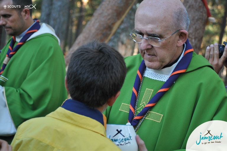 Xtantos's tweet photo. 5000 participantes de entre 7 y 21 años en el primer #jamscout de @scoutsmsc ¡Impresionante! https://t.co/4rE2UXnfEx https://t.co/NwVdI2XGKT