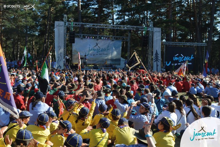 Xtantos's tweet photo. 5000 participantes de entre 7 y 21 años en el primer #jamscout de @scoutsmsc ¡Impresionante! https://t.co/4rE2UXnfEx https://t.co/NwVdI2XGKT