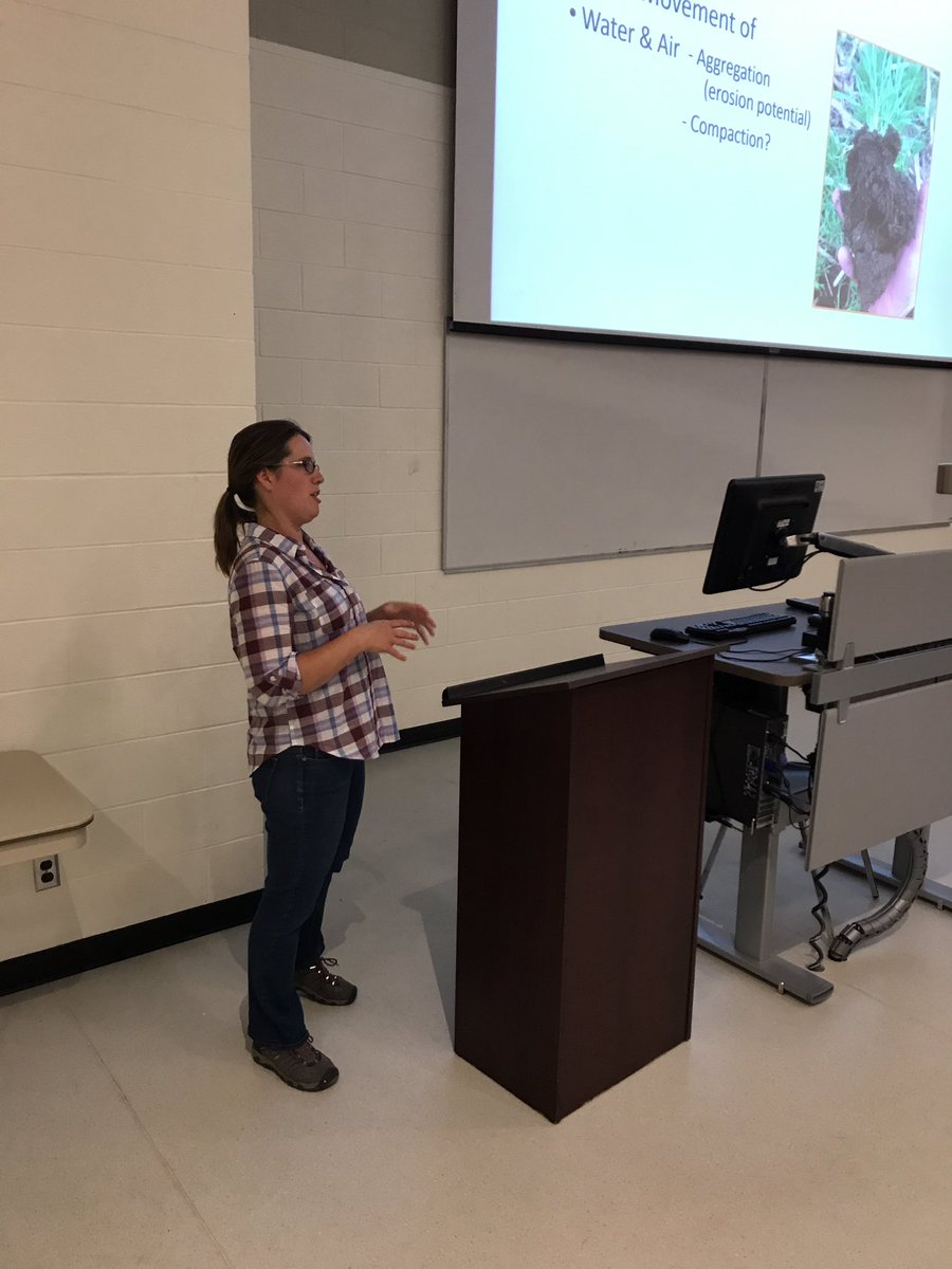 terrystevenson1's tweet photo. Christine George from Soil Health Lab talking about what makes soil healthy and soil properties. #4Rtour https://t.co/yhAi4SXi8K