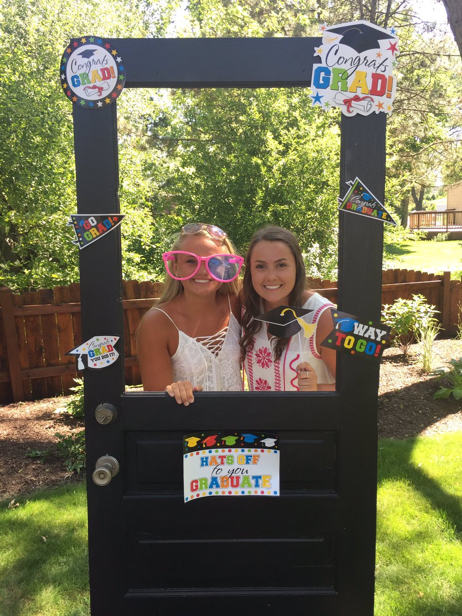 alli_hansen10's tweet photo. a very happy bday to my long time friend! ily lots & i cant wait to celebrate at the city pasta party tonight #lit #fstrocks @svalentine6 https://t.co/ID2oiH4SC0