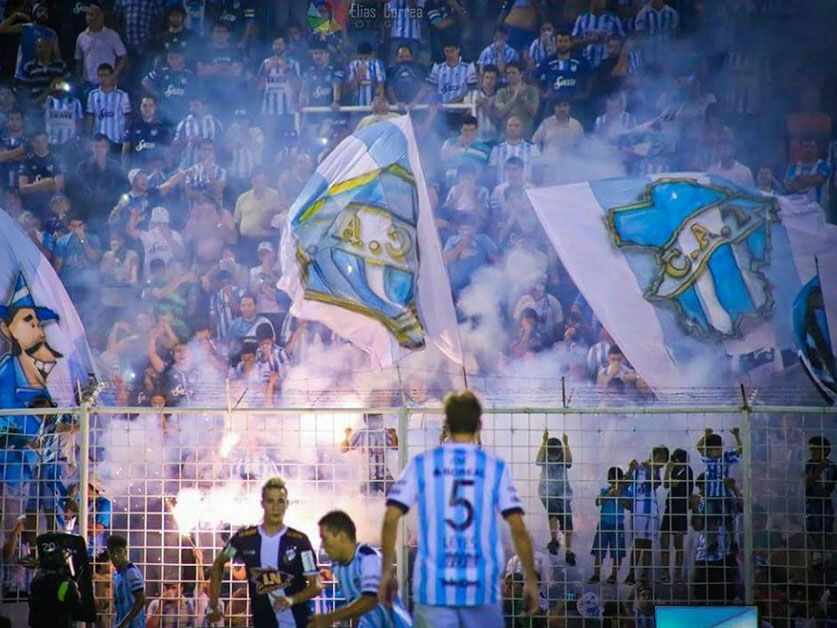 Gracias a todos los q hicieron posible q vivamos un sueño en los ultimos 18 meses. jugadores, entrenadores, auxiliares, hinchas y dgtes...