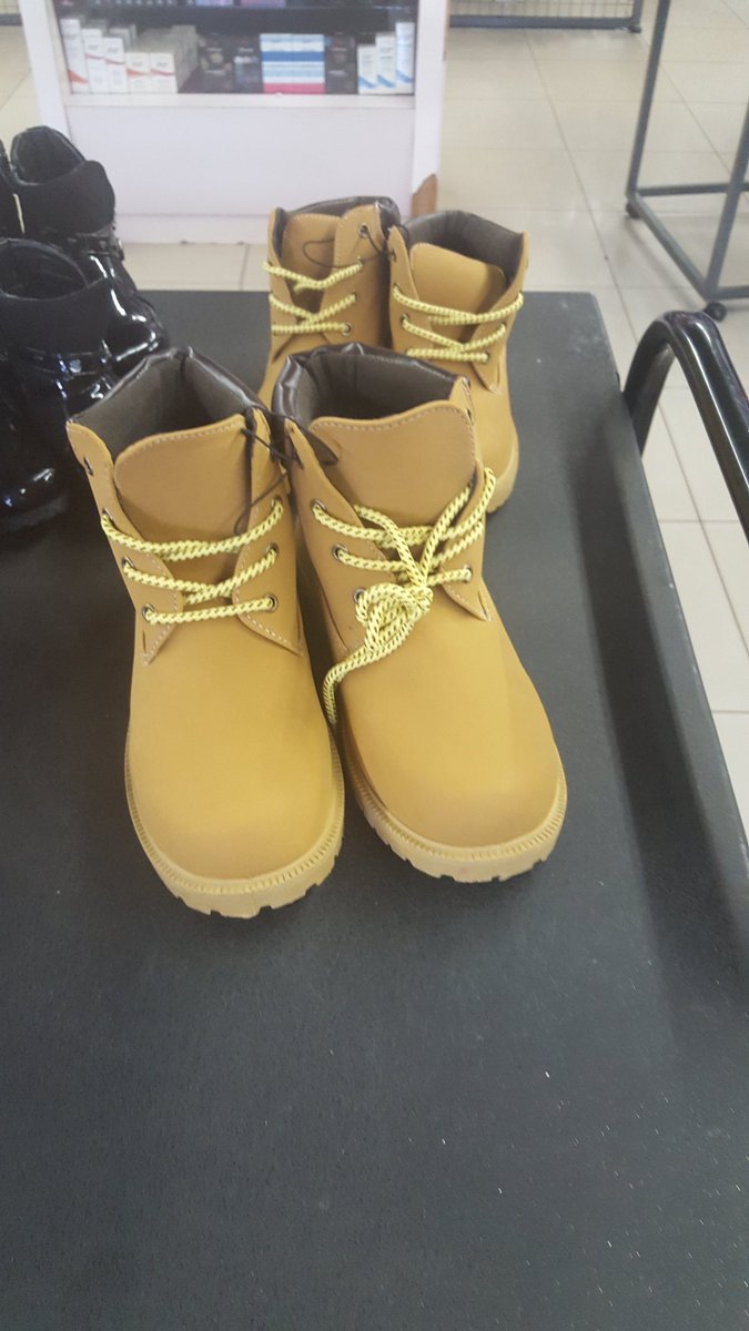 lkazhanje's tweet photo. Ndashaya size but I really wanted a pair for the heroes holidays in about 2 weeks.. ndakamirira @zupcobus paUsual pick up point #TanBoot https://t.co/F2s5we5KAr