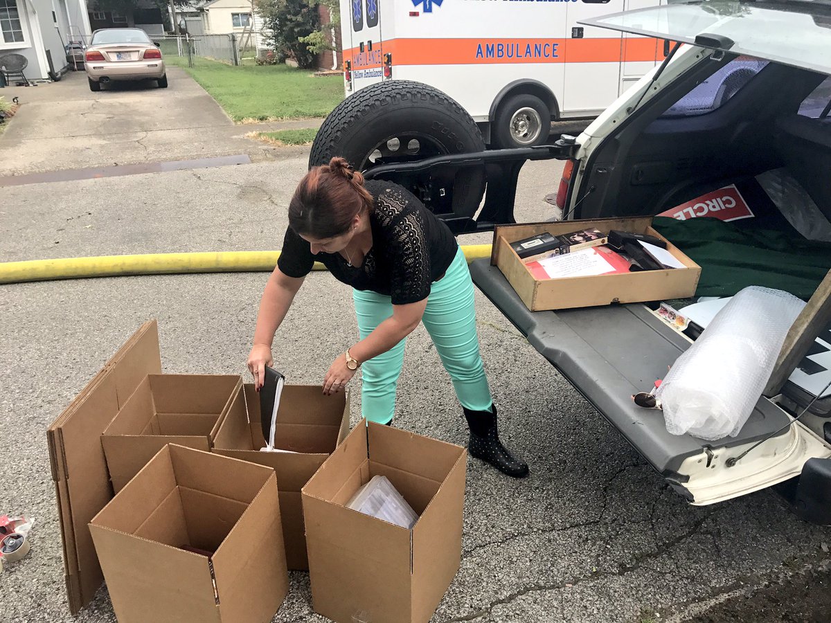 JFDpio's tweet photo. Thanks to the local volunteers-@LACredcross, #Pro4mance restoration and the Neighbors for providing clothes, food, restoration, etc #Heros https://t.co/haLrFu9LuC