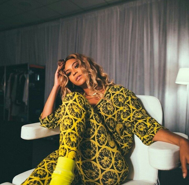 ilovebeingnegra's tweet photo. Minha rainha merece ganhar sim #MTVHottest beyonce https://t.co/AJyimDfRa6
