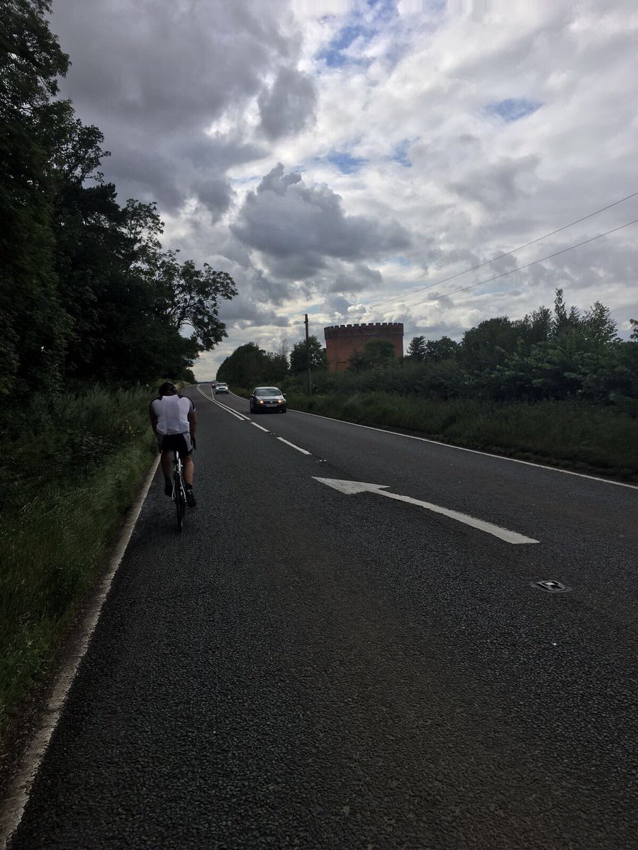 TourdeEdinburgh's tweet photo. Unfortunately that turret on the right doesn't belong to Edinburgh Castle... but steady progress nonetheless 🏰🚴🚴🏰#TourdeEdinburgh2017 https://t.co/6ICIa3306c