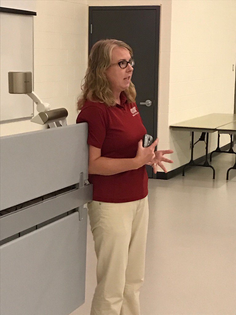 terrystevenson1's tweet photo. Dr. Laura Van Eerd at UOG, Ridgetown Campus discussing 4R Nutrients and factors contributing to soil health. #4Rtour https://t.co/TcVRwuFwGN