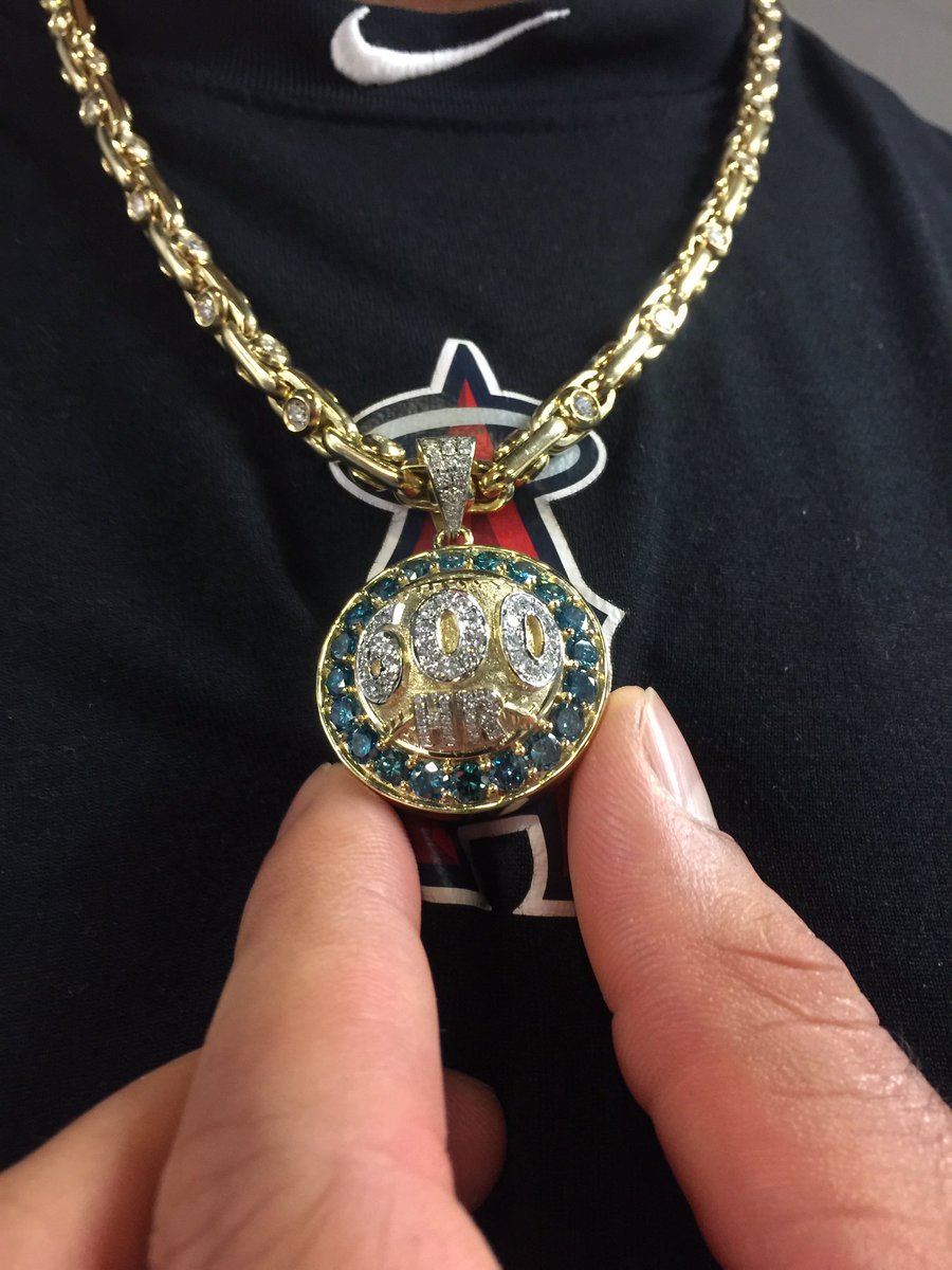 Enrique_Rojas1's tweet photo. El "regalito" de Edwin Encarnación a Albert Pujols por HR600. ESPN https://t.co/Eof0fRUBSa