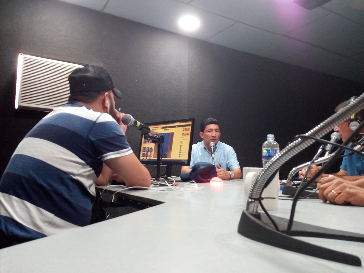 SERCOPec's tweet photo. .@henryarauz75: "Zonal 4 de @Educacion_Ec destinó $1 millón de dólares para compra de pupitres a emprendedores locales" @RadioCapital_fm https://t.co/ZvdwSPYpNG