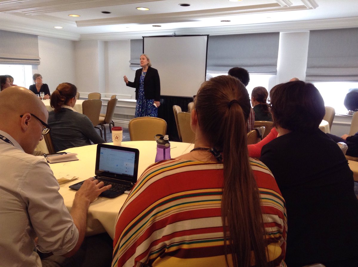 ELPrograms's tweet photo. Fellows learning about the countries they're traveling to and best practices for creating and using materials #FellowPDO https://t.co/zjmgSUapw4