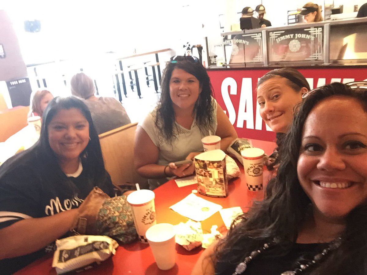 ksandlin07's tweet photo. Lunch with teachers from other districts! Collaboration #R10N4F2017 https://t.co/CcPo6rzvNJ