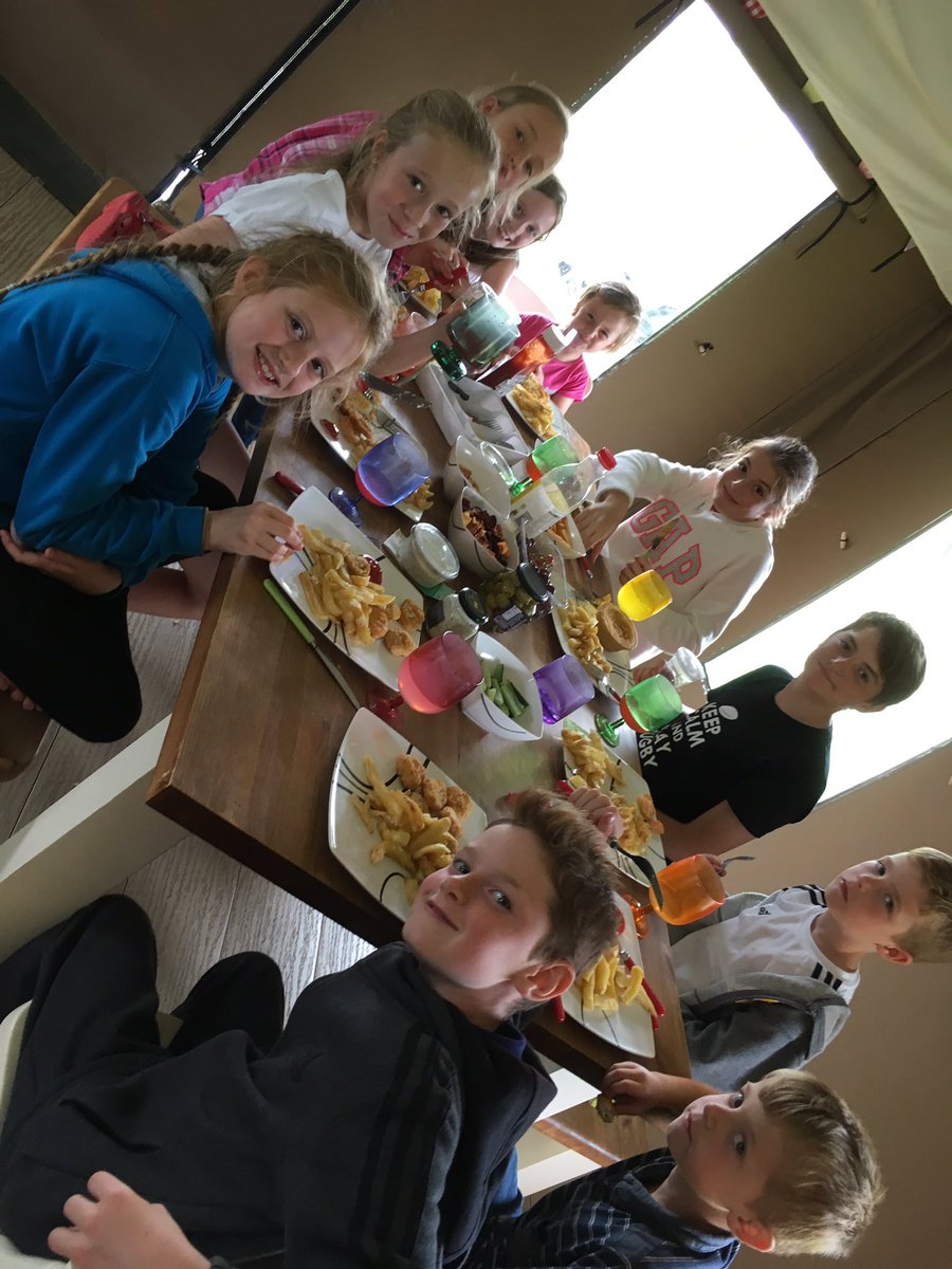 HayleyGeldart's tweet photo. Great start to the summer hols @BenhurstPrimary #Glamping #TentLife #MakingMemories #FunWithoutTheSun! https://t.co/SIZJNnEtlq