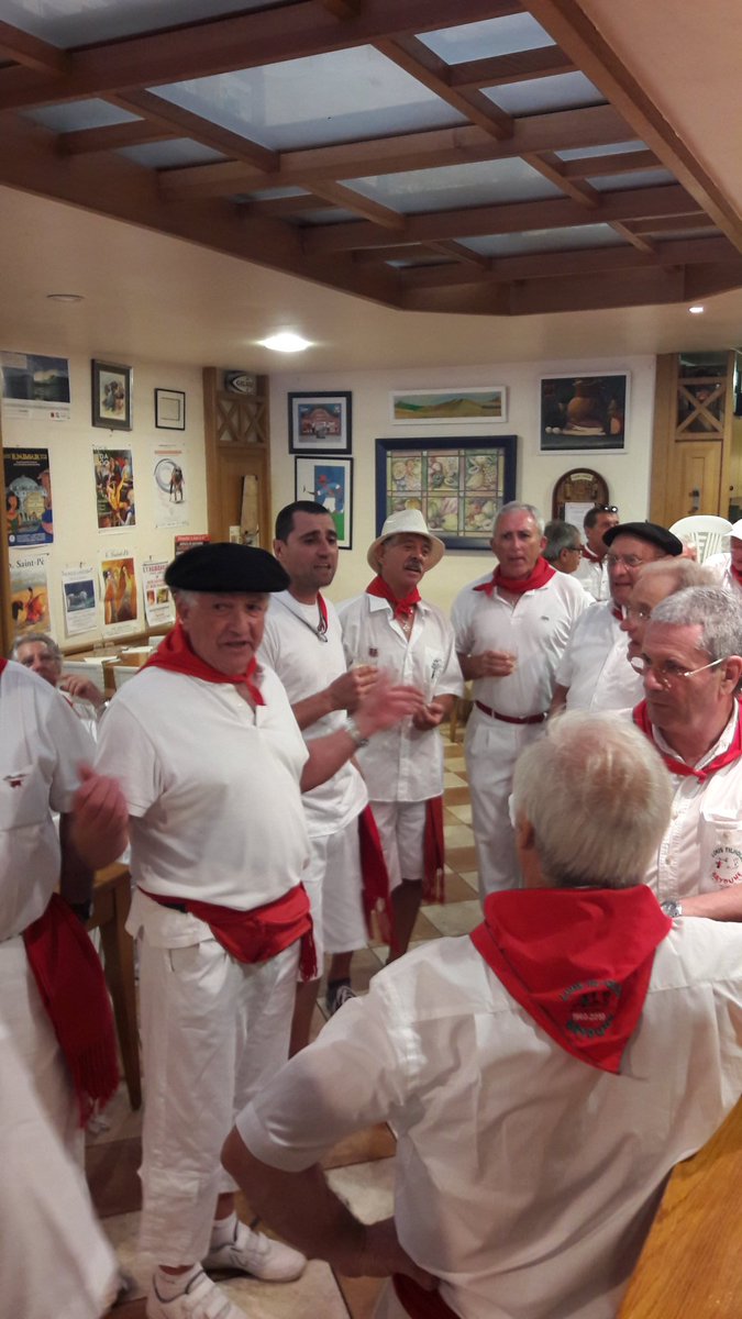 pierrebab64's tweet photo. les fêtes de Bayonne  , c'est aussi la tradition des chants Basque#emotions https://t.co/yGQnSY3j9q