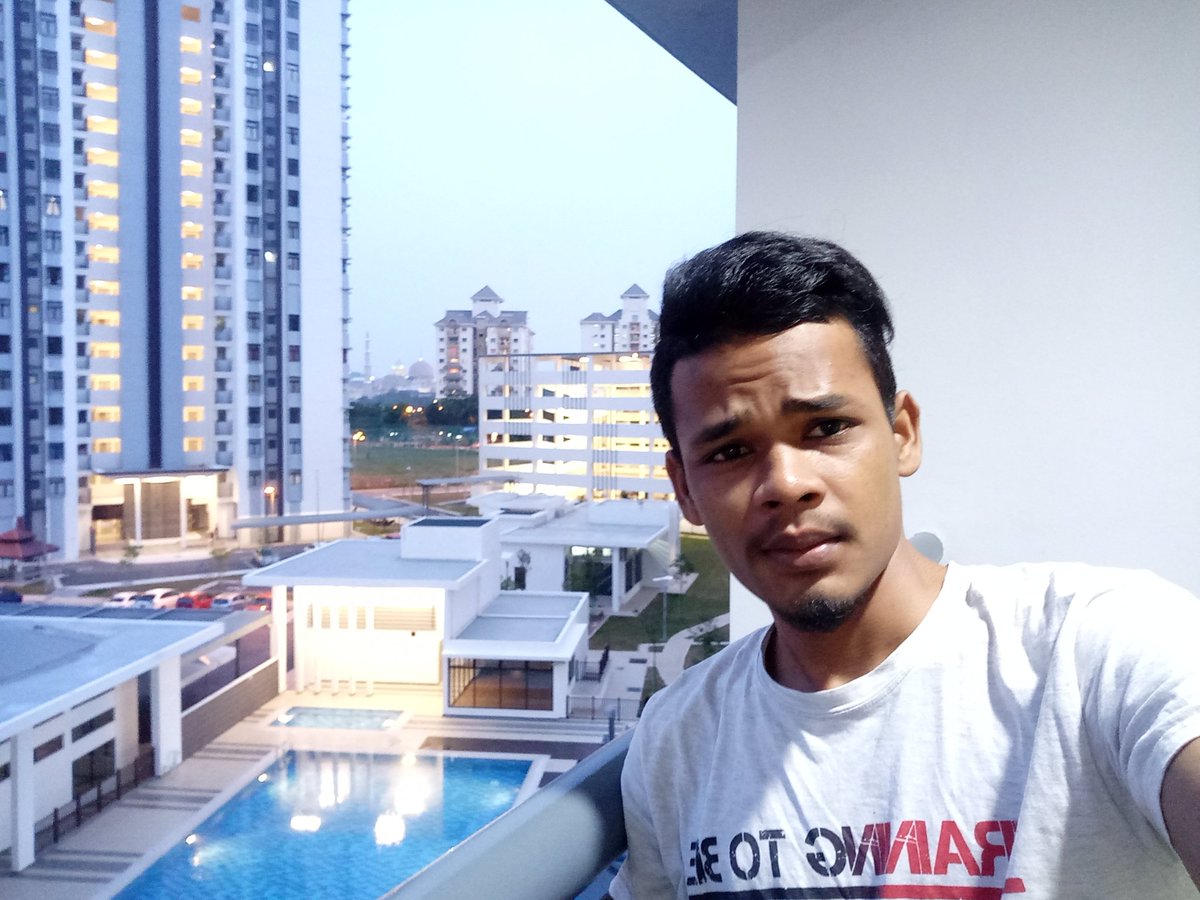 aneuk_batat_'s tweet photo. Kahwin??? Belum ade dalam pikiran nii 😂😂 https://t.co/lcLvYEdgmf