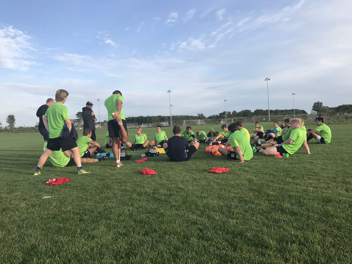 Finn_Hansen's tweet photo. Sidste træning før træningsweekenden #afklive #afksenior1 #breddebold https://t.co/d0kaydmSnm
