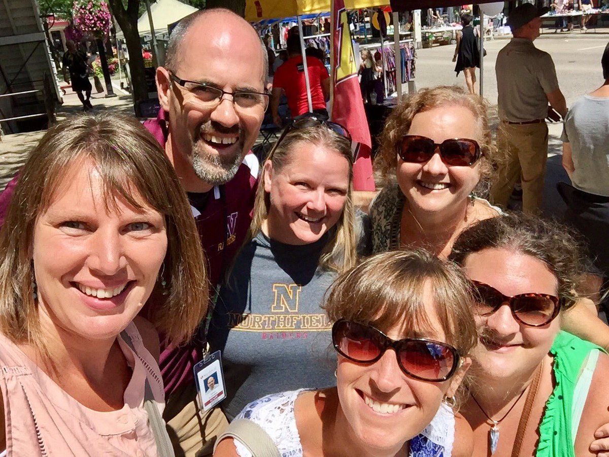 kelleedwards's tweet photo. More team bonding! 💚🦎@GVPGeckos #nfldedu #gvp659  @SamRichardsonMN #cazydaze https://t.co/6rMz648evZ