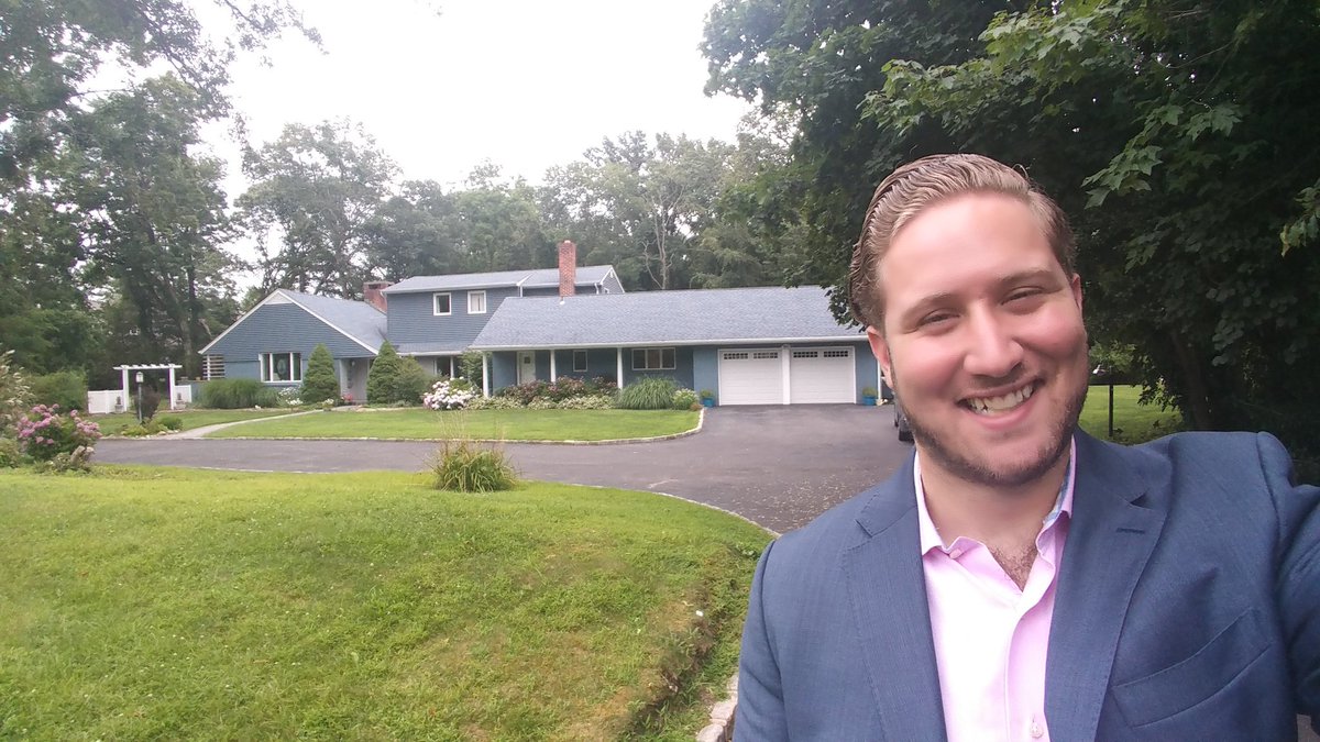 AsherAllweiss's tweet photo. Beautiful house in Centerport right off the water in a cul-de-sac #LaffeyIntl #LaffeyMojo #WereLocalWereGlobal #LeadingRE #RealEstate https://t.co/iqMddeb0pR