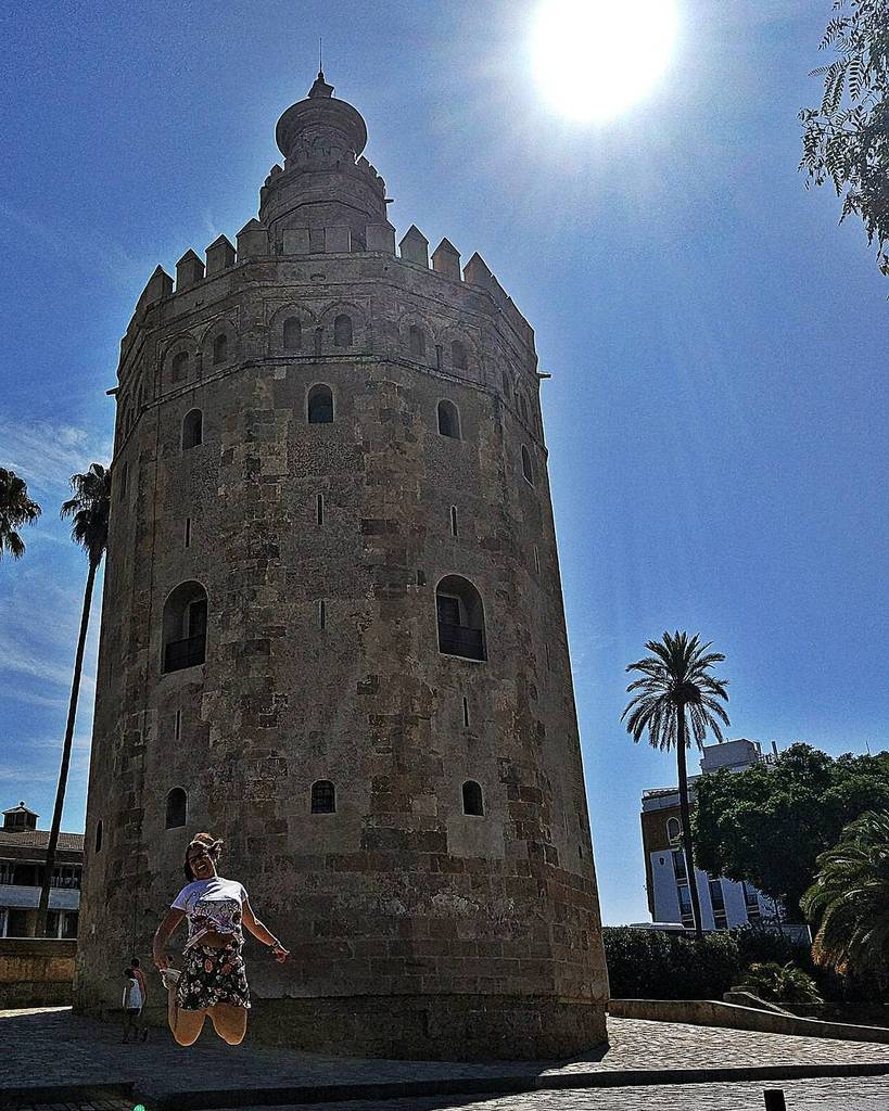 elfrau's tweet photo. The floor is lava! Y nunca mejor dicho 😂

#sevilla #sun #shine #total_myworld #castle #summer #holidays https://t.co/pU75Y7nGgD https://t.co/YgZtIk44mx